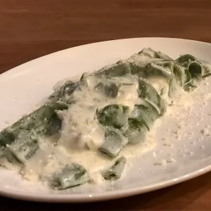 Pappardelle verdi cuatro quesos